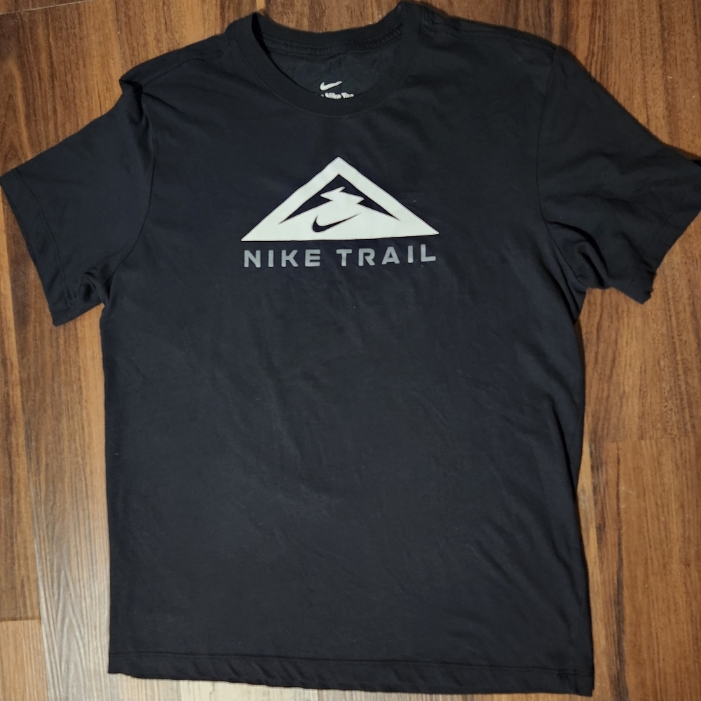 NWOT Mens Sz M The Nike Tee Dri-Fit Black Short Sleeve Nike Trail Tee